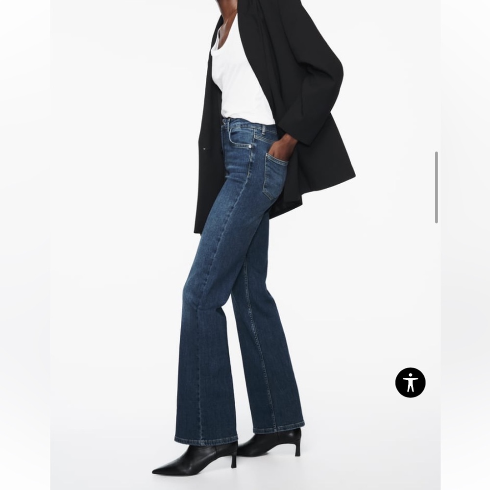 New Zara med wash high rise flare Jean size 0
